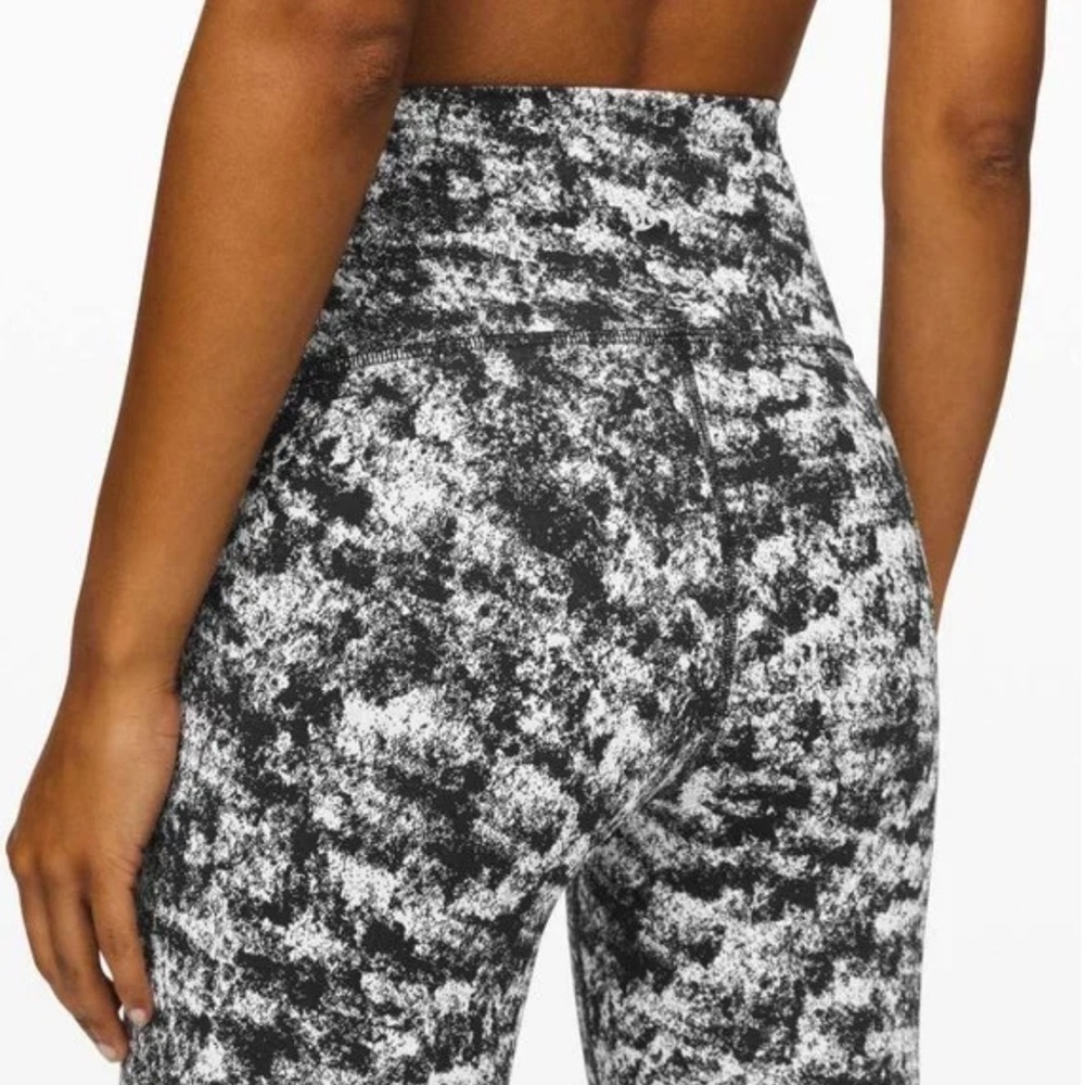 Lululemon Wunder Under High-Rise Tight 25”Luxtreme Misted Jacquard
Black White - Picture 4 of 7